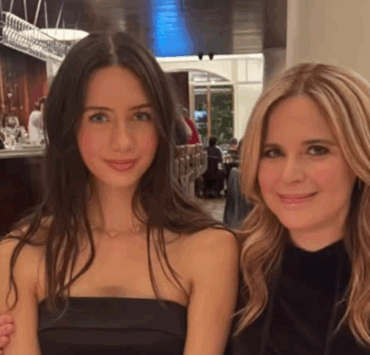 Capture decran 2025 11 04 104437 25 ans plus tard, Romy enfile la tenue mythique de sa mère Julie Snyder pour l’Halloween