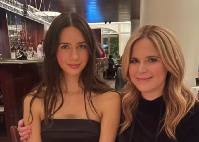 25 ans plus tard, Romy enfile la tenue mythique de sa mère Julie Snyder pour l’Halloween 1 25 ans plus tard, Romy enfile la tenue mythique de sa mère Julie Snyder pour l’Halloween Capture decran 2025 11 04 104437 25 ans plus tard, Romy enfile la tenue mythique de sa mère Julie Snyder pour l’Halloween