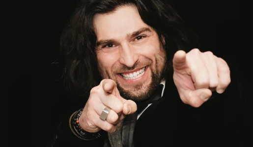 Capture decran 2025 11 10 192150 e1762820662397 Les rumeurs de couple s’intensifient pour François Babin et cette chanteuse populaire