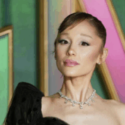 Capture decran 2025 11 14 114441 Ariana Grande attaquée sur le tapis rouge : Cynthia Erivo lui sauve la vie devant les caméras