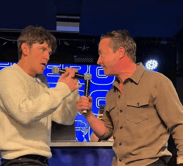 Capture decran 2025 11 14 155606 Sébastien Delorme et Mario Tessier se livrent à un faux combat sous hypnose – une scène hilarante qui fait exploser le web