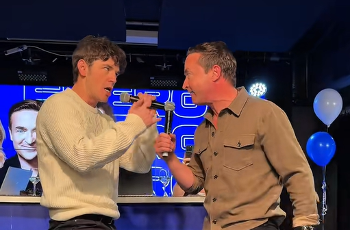 Sébastien Delorme et Mario Tessier se livrent à un faux combat sous hypnose – une scène hilarante qui fait exploser le web 1 Sébastien Delorme et Mario Tessier se livrent à un faux combat sous hypnose – une scène hilarante qui fait exploser le web Capture decran 2025 11 14 155606 Sébastien Delorme et Mario Tessier se livrent à un faux combat sous hypnose – une scène hilarante qui fait exploser le web