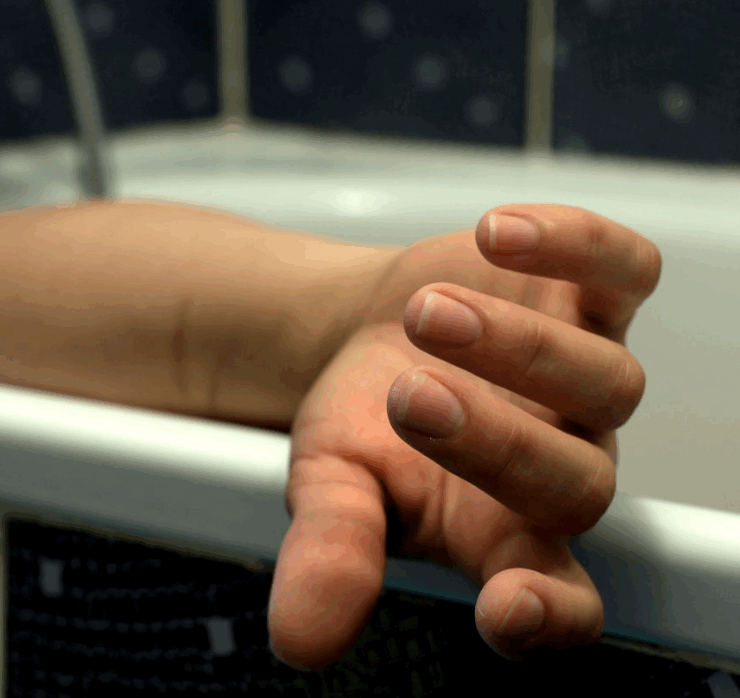 Capture decran 2025 11 14 164420 Trag&eacute;die : un adolescent de 16 ans meurt &eacute;lectrocut&eacute; en utilisant son t&eacute;l&eacute;phone dans le bain