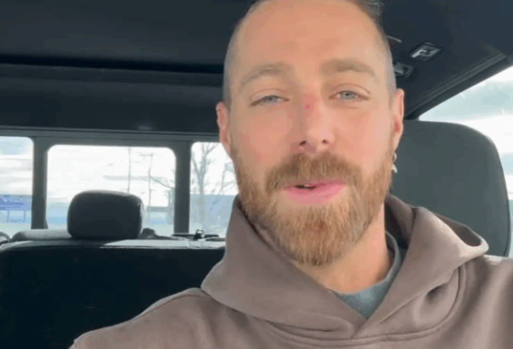 Capture decran 2025 11 15 203338 e1763256948608 Jonathan Roy s&rsquo;offre un changement capillaire spectaculaire &mdash; et on ADORE le r&eacute;sultat