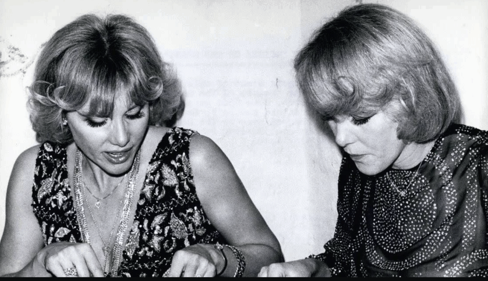 Capture decran 2025 11 18 121620 Décès simultané de deux icônes : les jumelles mythiques choisissent de partir ensemble