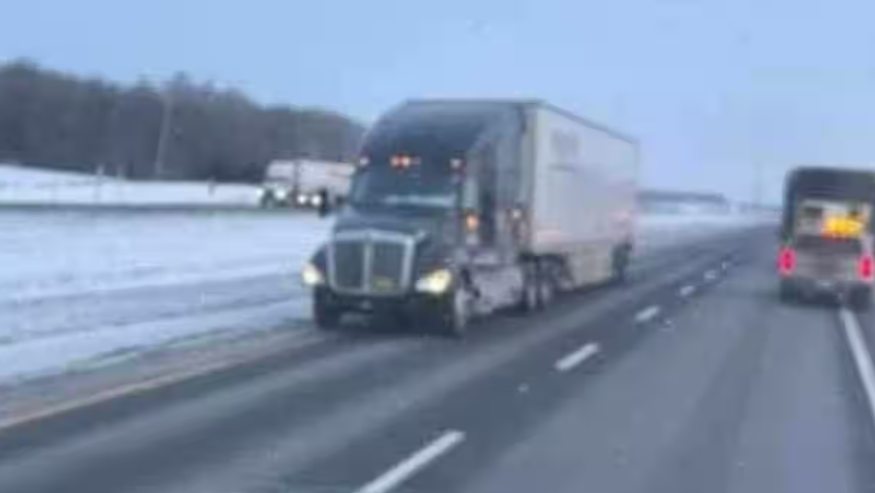 Capture decran 2025 11 18 155205 Moment de panique sur l’A-30 : un camionneur roule à contresens pour aider un collègue