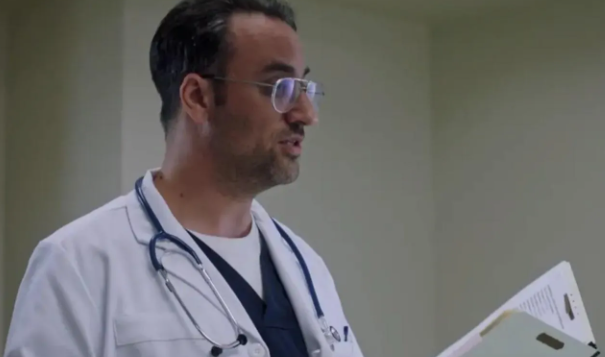 Un acteur célèbre était dans Indéfendable… l’aviez-vous reconnu? 3 Un acteur célèbre était dans Indéfendable… l’aviez-vous reconnu? Capture decran 2025 11 19 165125 Un acteur célèbre était dans Indéfendable… l’aviez-vous reconnu?