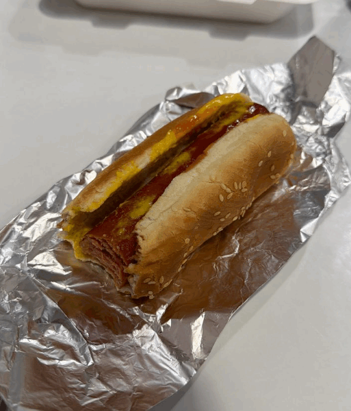 Capture decran 2025 11 19 175337 Alexandre Champagne a mang&eacute; un hot-dog au Costco &mdash; et Internet en est reconnaissant
