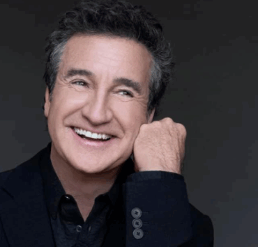 René Simard éblouit sur le tapis rouge… en charmante compagnie 4 René Simard éblouit sur le tapis rouge… en charmante compagnie Capture decran 2025 11 20 192314 René Simard éblouit sur le tapis rouge… en charmante compagnie