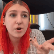 Capture decran 2025 11 21 223522 Elle pète sa coche : son Poulet Frit Kentucky lui coûte… 70 $ !