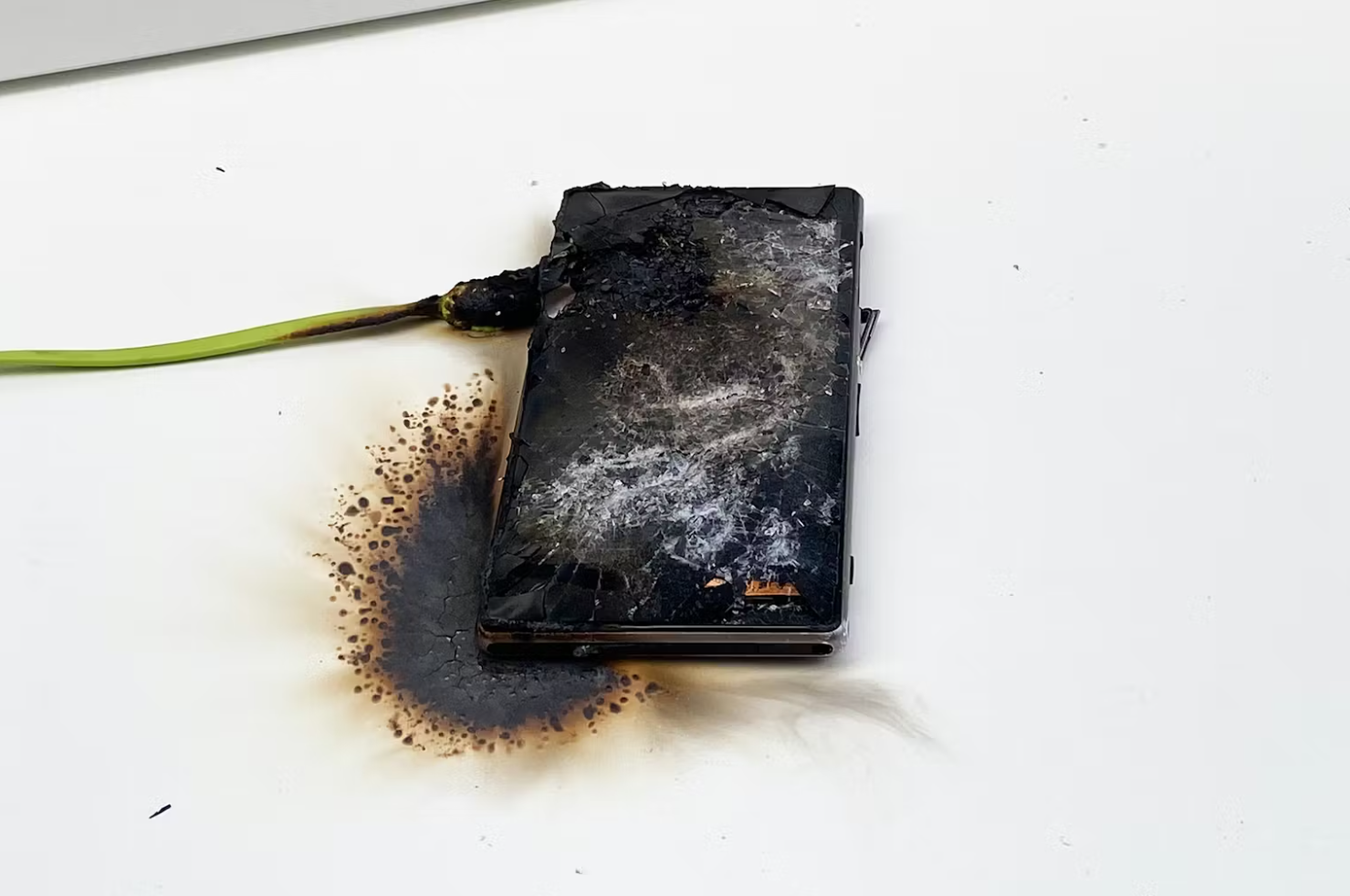 Capture decran 2025 11 27 133939 Si vous ne voulez pas que votre t&eacute;l&eacute;phone explose, abandonnez imm&eacute;diatement cette habitude!