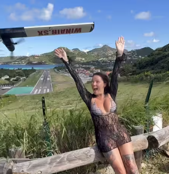 Capture decran 2025 11 27 150018 La célèbre « fille de l’UQAM » dévoile des photos de son escapade paradisiaque à Saint-Barthélemy