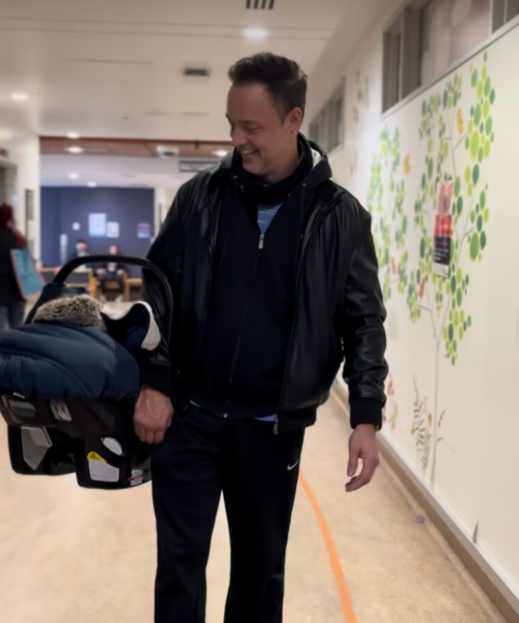 Capture decran 2025 11 28 000859 Étienne Drapeau dévoile toutes les images de l’accouchement de sa blonde… et c’est vraiment quelque chose