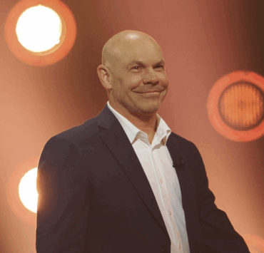 Maxim Martin célèbre à sa façon le départ de Valérie Plante… en sortant son sapin de Noël ! 3 Maxim Martin célèbre à sa façon le départ de Valérie Plante… en sortant son sapin de Noël ! Capture decran le 2025 11 04 a 08.47.36 e1762264136966 Maxim Martin célèbre à sa façon le départ de Valérie Plante… en sortant son sapin de Noël !