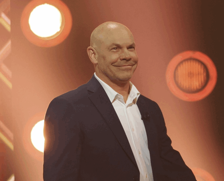 Capture decran le 2025 11 04 a 08.47.36 e1762264136966 Maxim Martin célèbre à sa façon le départ de Valérie Plante… en sortant son sapin de Noël !