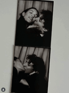 Charlotte Cardin souligne un moment important avec son amoureux, Aliocha Schneider, avec de romantiques photos 3 Charlotte Cardin souligne un moment important avec son amoureux, Aliocha Schneider, avec de romantiques photos Capture decran le 2025 11 17 a 11.01.31 Charlotte Cardin souligne un moment important avec son amoureux, Aliocha Schneider, avec de romantiques photos