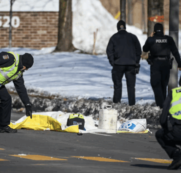 Boucherville : un piéton happé mortellement devant un centre commercial 5 Boucherville : un piéton happé mortellement devant un centre commercial Capture decran le 2025 11 19 a 01.55.58 Boucherville : un piéton happé mortellement devant un centre commercial