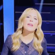 Capture decran le 2025 11 20 a 07.47.58 e1763643209264 La chemise transparente de Julie Snyder attire l’attention lors de son émission télé