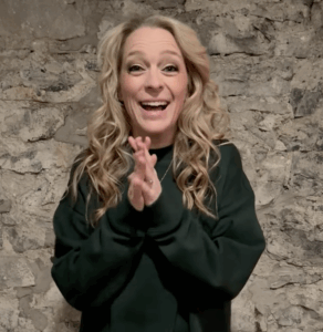 Décor à couper le souffle : Annie Villeneuve transforme sa maison pour les Fêtes 2 Décor à couper le souffle : Annie Villeneuve transforme sa maison pour les Fêtes Capture decran le 2025 11 22 a 03.30.30 Décor à couper le souffle : Annie Villeneuve transforme sa maison pour les Fêtes