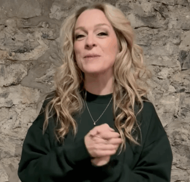 Capture decran le 2025 11 22 a 03.30.42 Décor à couper le souffle : Annie Villeneuve transforme sa maison pour les Fêtes