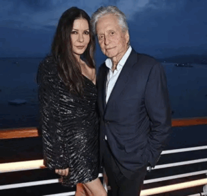 Les enfants de Zeta-Jones et Douglas font craquer tout Internet 2 Les enfants de Zeta-Jones et Douglas font craquer tout Internet Capture decran le 2025 11 22 a 15.45.14 Les enfants de Zeta-Jones et Douglas font craquer tout Internet