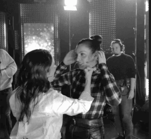 Capture decran le 2025 11 23 a 00.01.04 Marie-Lyne Joncas fond en larmes lors du numéro de son beau-père à En direct de l’univers