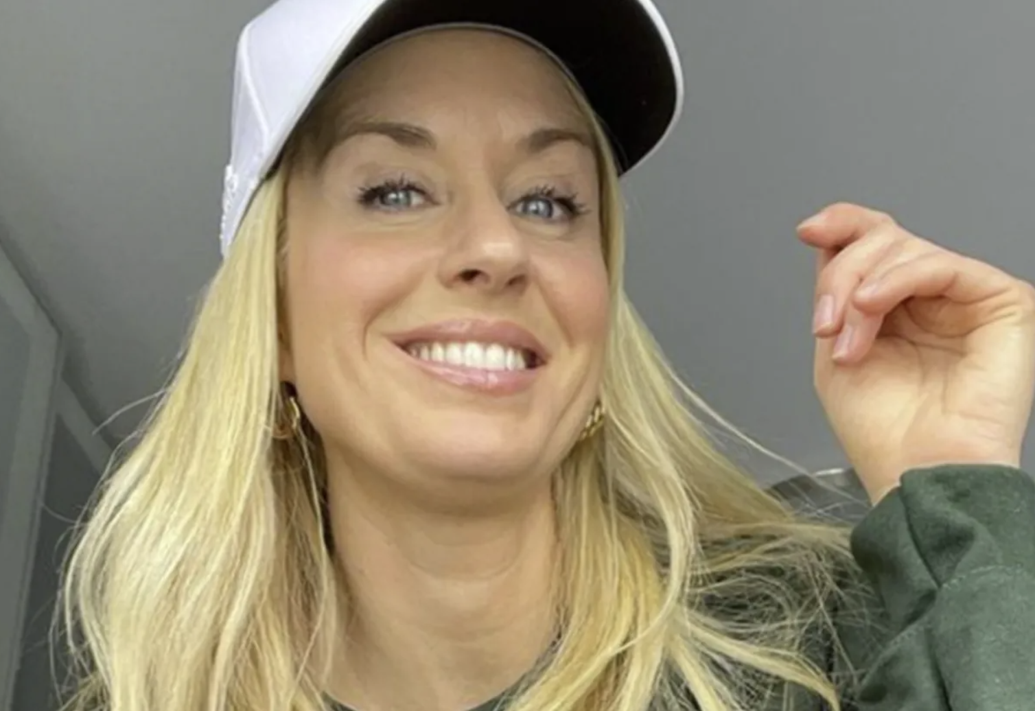 Capture decran le 2025 11 23 a 01.43.59 Anouk Meunier fait exploser le web avec sa robe de finale à Chanteurs masqués