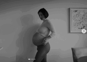 Capture decran le 2025 11 23 a 21.07.39 Les photos de maternité de Karine Gonthier-Hyndman font fondre les internautes