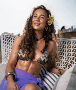 Béatrice d’OD Chypre enflamme le web avec une vidéo très intime dans un spa 2 Béatrice d’OD Chypre enflamme le web avec une vidéo très intime dans un spa Capture decran le 2025 11 24 a 03.35.07 Béatrice d’OD Chypre enflamme le web avec une vidéo très intime dans un spa