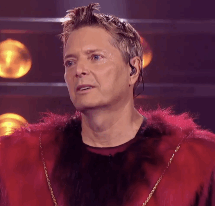 Capture decran le 2025 11 24 a 18.19.24 &laquo; Le Cardinal &raquo; triomphe : les t&eacute;l&eacute;spectateurs encensent Steph Carse &agrave; Chanteurs masqu&eacute;s