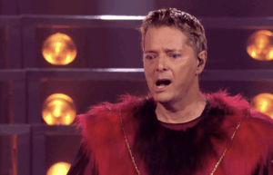 « Le Cardinal » triomphe : les téléspectateurs encensent Steph Carse à Chanteurs masqués 2 « Le Cardinal » triomphe : les téléspectateurs encensent Steph Carse à Chanteurs masqués Capture decran le 2025 11 24 a 18.19.44 « Le Cardinal » triomphe : les téléspectateurs encensent Steph Carse à Chanteurs masqués