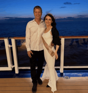 Capture decran le 2025 11 25 a 00.08.29 (11 photos) de Steph Carse et de sa blonde en amoureux après sa victoire à Chanteurs masqués