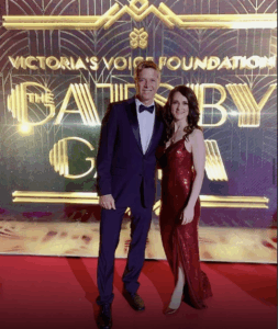 Capture decran le 2025 11 25 a 00.10.08 (11 photos) de Steph Carse et de sa blonde en amoureux après sa victoire à Chanteurs masqués