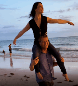 Capture decran le 2025 11 25 a 00.10.31 (11 photos) de Steph Carse et de sa blonde en amoureux après sa victoire à Chanteurs masqués