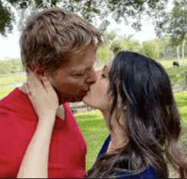 Capture decran le 2025 11 25 a 00.18.31 (11 photos) de Steph Carse et de sa blonde en amoureux après sa victoire à Chanteurs masqués