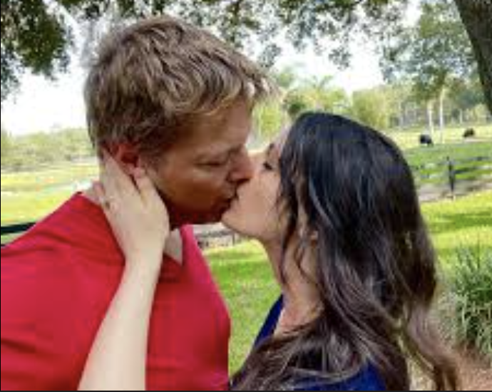 Capture decran le 2025 11 25 a 00.18.31 (11 photos) de Steph Carse et de sa blonde en amoureux après sa victoire à Chanteurs masqués