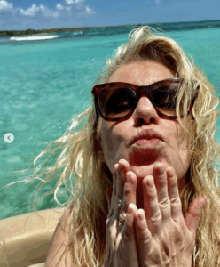 Capture decran le 2025 11 25 a 04.35.27 Sous le soleil de la Jamaïque : voyez les photos de vacances de Mike Ward et sa nouvelle amoureuse Bibi Benoît