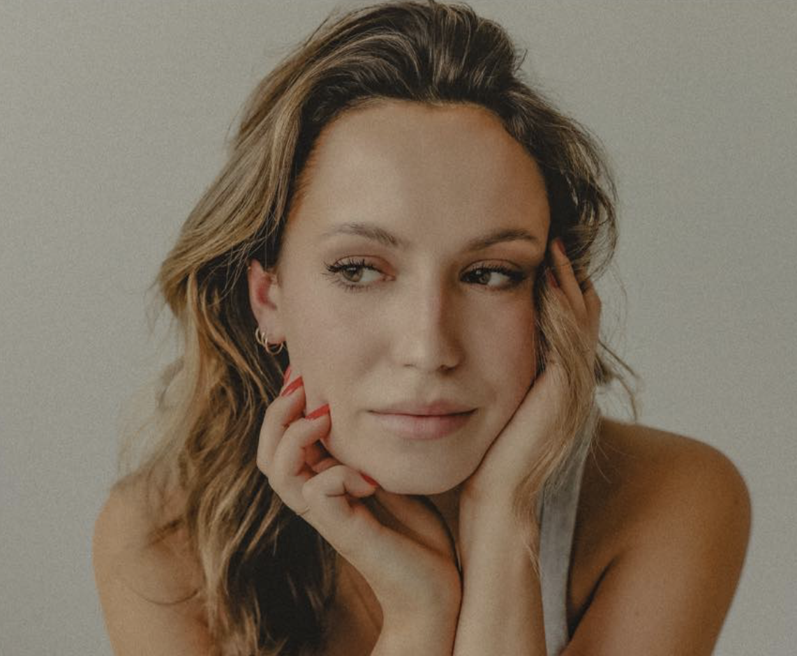 Capture decran le 2025 11 26 a 12.27.24 e1764178135660 Après son départ, voici des photos de Géraldine Lamarche dans la vie de tous les jours