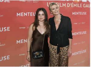 Éclats de stars et moments magiques à la première de "Menteuse" : découvrez qui a fait sensation ! 5 Éclats de stars et moments magiques à la première de "Menteuse" : découvrez qui a fait sensation ! Capture decran le 2025 11 26 a 20.53.45 Éclats de stars et moments magiques à la première de "Menteuse" : découvrez qui a fait sensation !