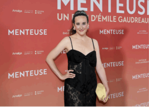 Éclats de stars et moments magiques à la première de "Menteuse" : découvrez qui a fait sensation ! 10 Éclats de stars et moments magiques à la première de "Menteuse" : découvrez qui a fait sensation ! Capture decran le 2025 11 26 a 20.54.10 Éclats de stars et moments magiques à la première de "Menteuse" : découvrez qui a fait sensation !