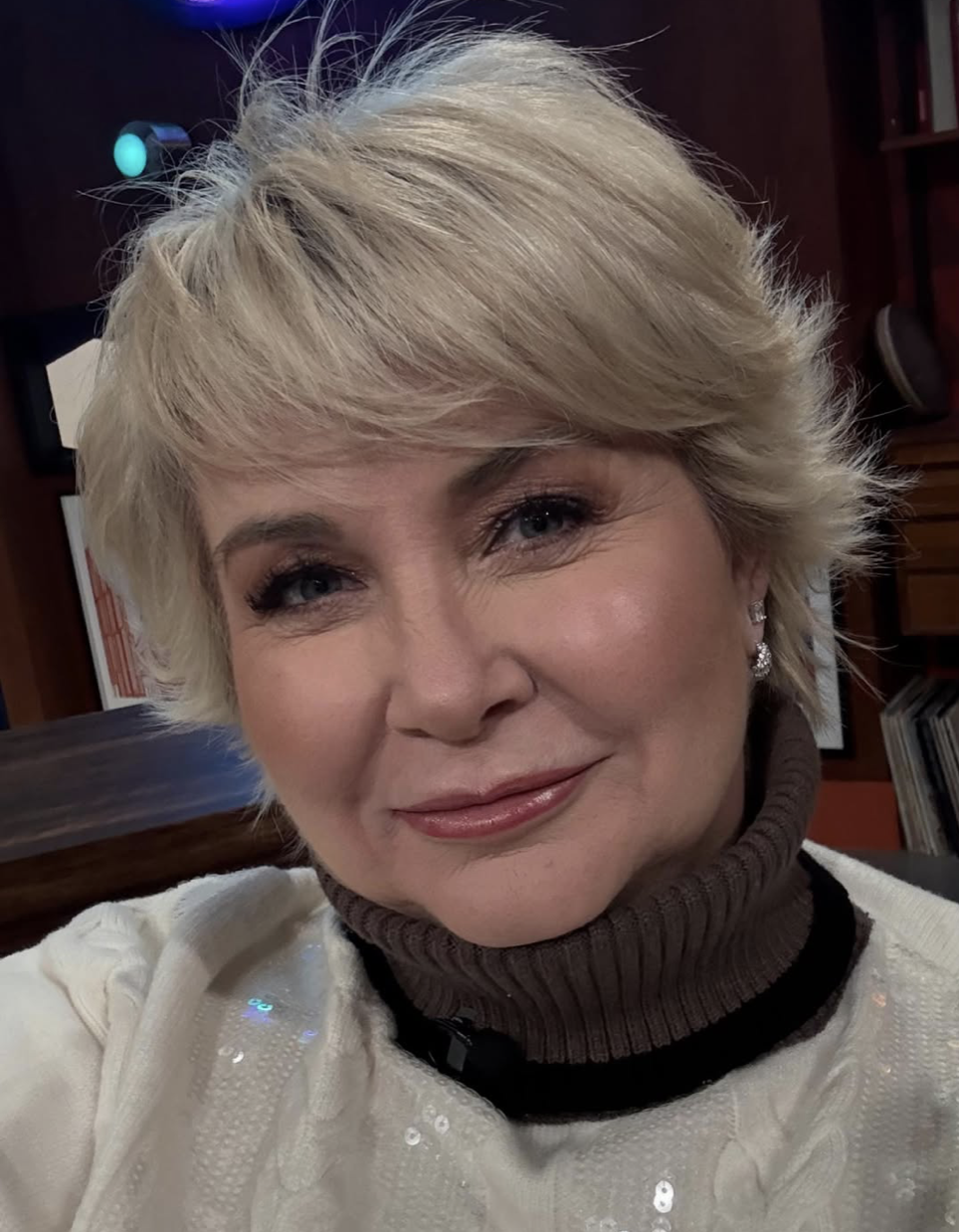 Capture decran le 2025 11 27 a 09.12.06 Nathalie Simard d&eacute;voile son nouveau look sur le plateau d&rsquo;une &eacute;mission