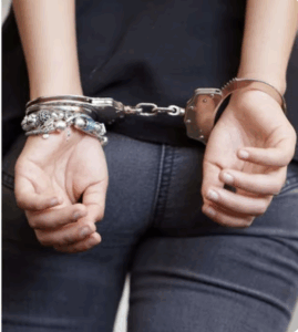 Capture decran le 2025 11 27 a 18.09.17 Plan &agrave; trois refus&eacute;, chaos en vue : une femme en Floride perd la t&ecirc;te !