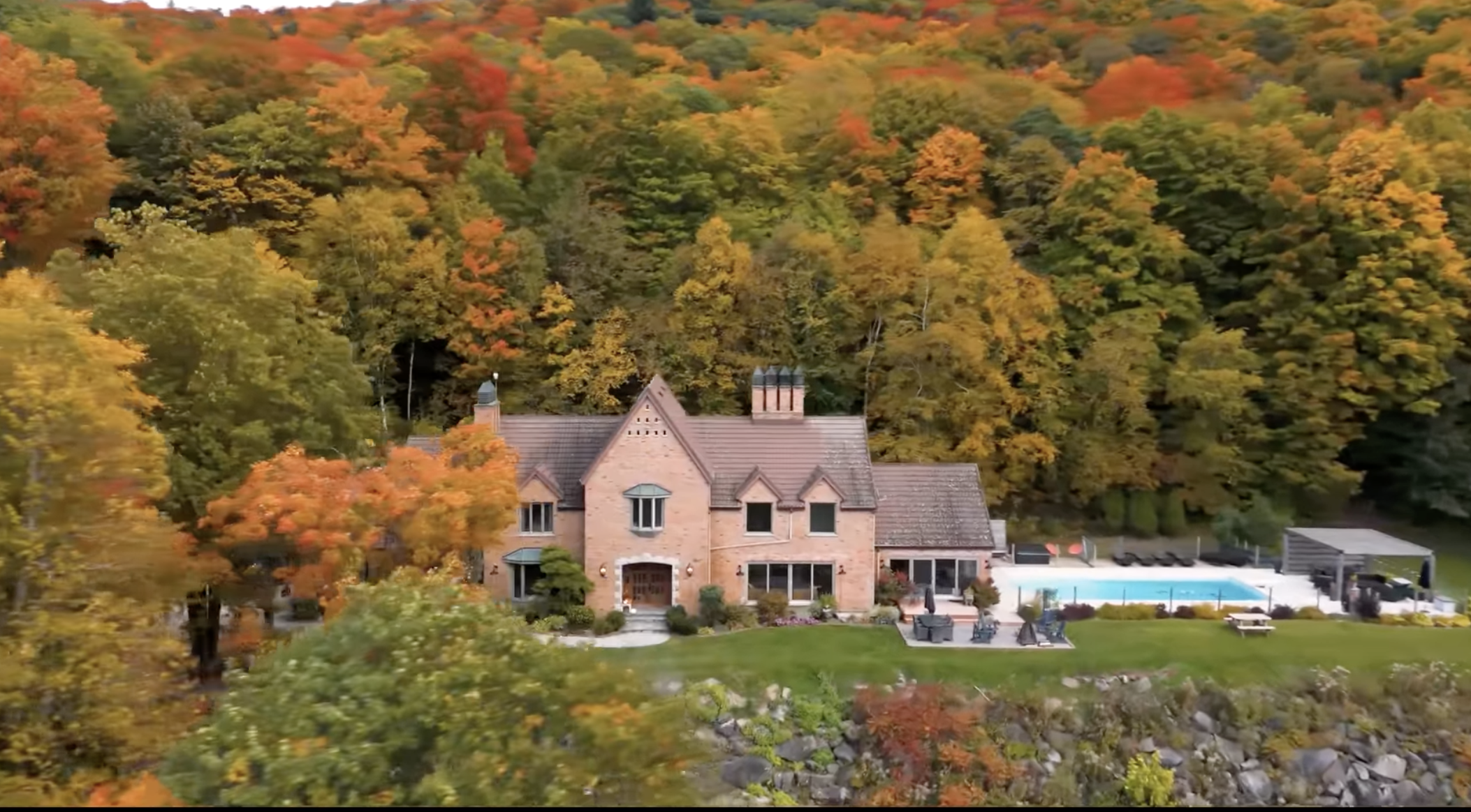 Découvrez la maison de 3 425 000 $ où vivaient Patricia Paquin et Louis-François Marcotte en Montérégie 2 Découvrez la maison de 3 425 000 $ où vivaient Patricia Paquin et Louis-François Marcotte en Montérégie Capture decran le 2025 11 28 a 10.57.37 Découvrez la maison de 3 425 000 $ où vivaient Patricia Paquin et Louis-François Marcotte en Montérégie