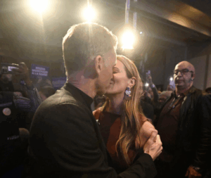 Capture decran le 2025 11 30 a 21.24.52 Monic Néron s'envole avec son nouveau chum… et dévoile leurs magnifiques photos