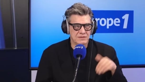 Capture decran 11 11 2025 0251 www.voici .fr Une frappe nucléaire : Adriana Karembeu raconte son coup de foudre pour Marc Lavoine