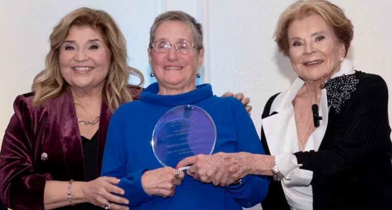 Janette Bertrand remet le Prix Bien-Être à Marjolaine St-Jules lors de la soirée 1 Janette Bertrand remet le Prix Bien-Être à Marjolaine St-Jules lors de la soirée Capture decran 13 11 2025 213431 m1.quebecormedia.com e1763087907780 Janette Bertrand remet le Prix Bien-Être à Marjolaine St-Jules lors de la soirée