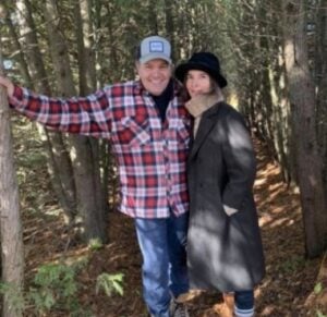 Découvrez 06 photos de Mario Pelchat et de sa conjointe pour En direct de l’univers 5 Découvrez 06 photos de Mario Pelchat et de sa conjointe pour En direct de l’univers Capture decran 15 11 2025 184049 vedettequebec.com Découvrez 06 photos de Mario Pelchat et de sa conjointe pour En direct de l’univers