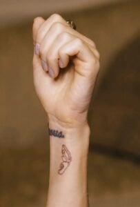 En couple avec Justin Trudeau, Katy Perry dévoile son nouveau tatouage 3 En couple avec Justin Trudeau, Katy Perry dévoile son nouveau tatouage Capture decran 16 11 2025 135056 www.celebritesqc.com En couple avec Justin Trudeau, Katy Perry dévoile son nouveau tatouage