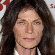 Capture decran 31 10 2025 235839 www.facebook.com e1761969955574 Meg Foster, l’actrice au regard de glace, réapparaît à 76 ans : méconnaissable mais toujours aussi fascinante**