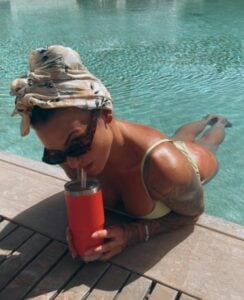 Isabelle Desjardins fait monter la température avec une photo audacieuse sur Instagram 2 Isabelle Desjardins fait monter la température avec une photo audacieuse sur Instagram Capture decran 5 11 2025 214326 www.instagram.com Isabelle Desjardins fait monter la température avec une photo audacieuse sur Instagram